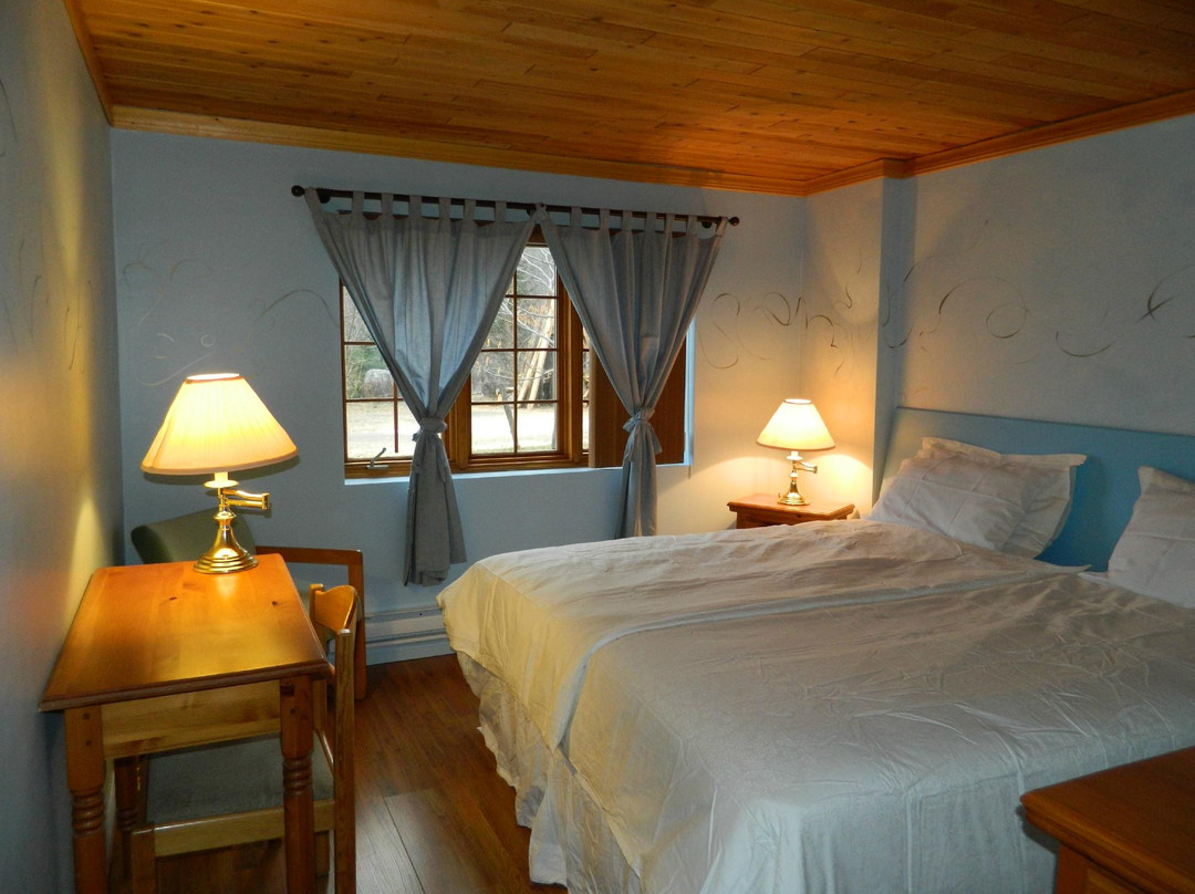 Sainte-Marcelline-de-Kildare酒店住宿-快乐利德斯旅馆