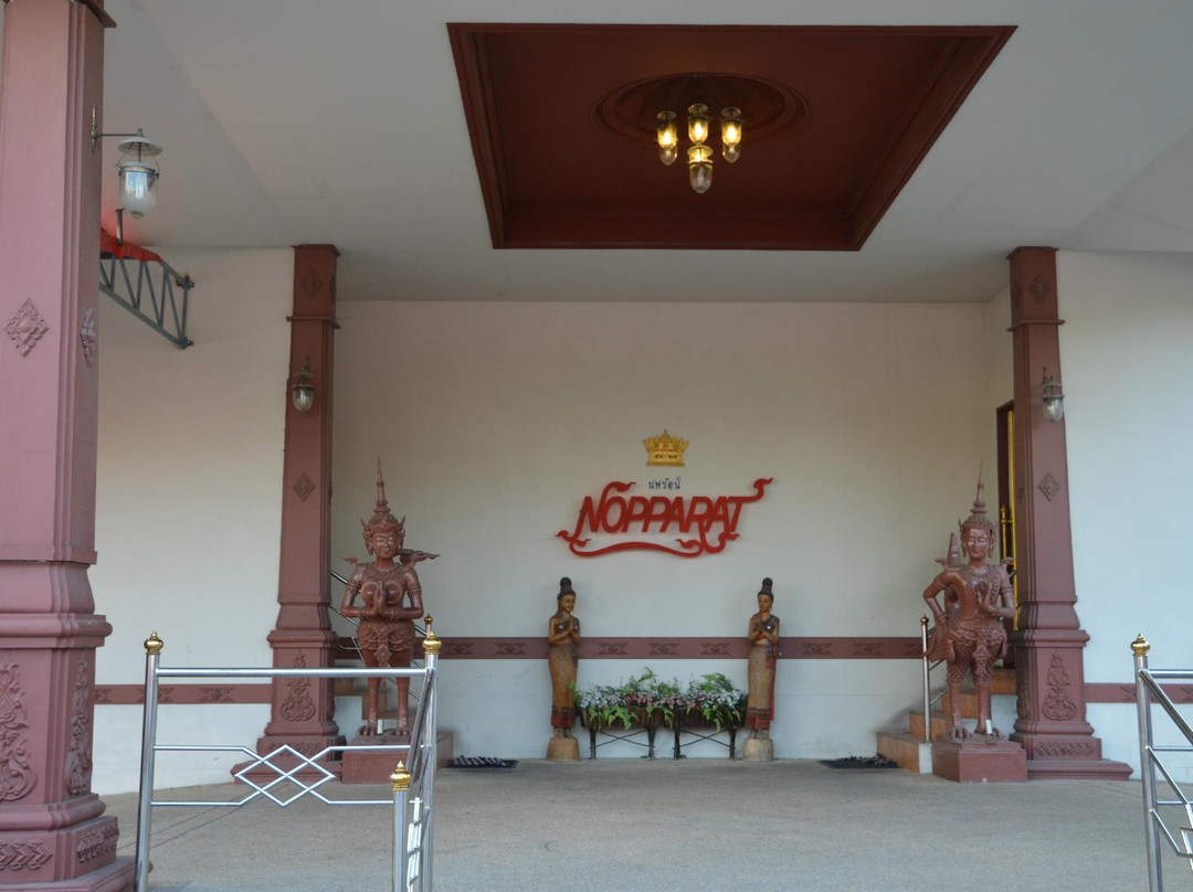 曼波人妖秀-曼谷必去景点