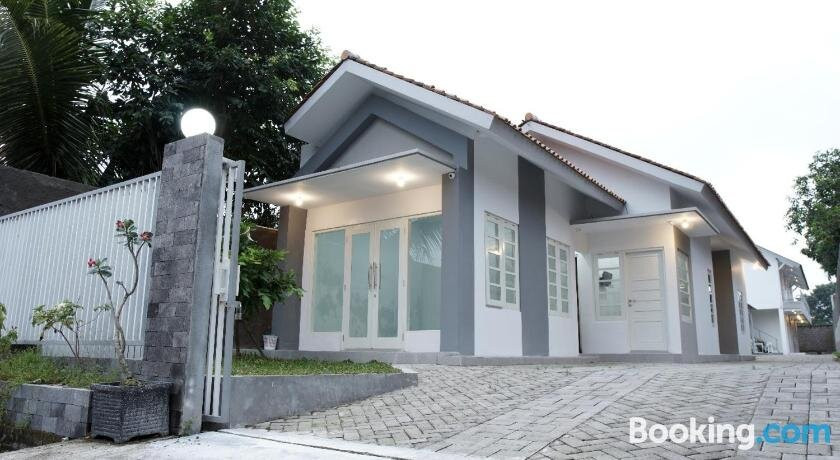 Djuragan Kamar Nogotirto