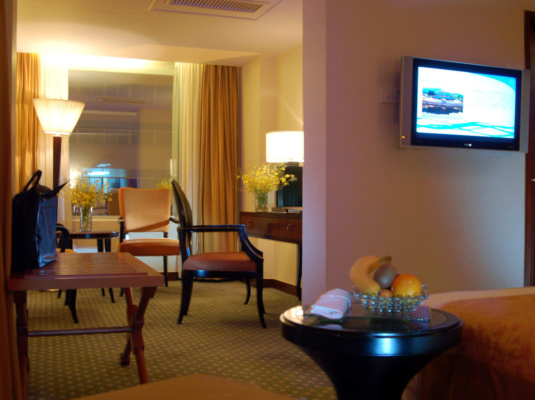 东港波特曼大酒店主图