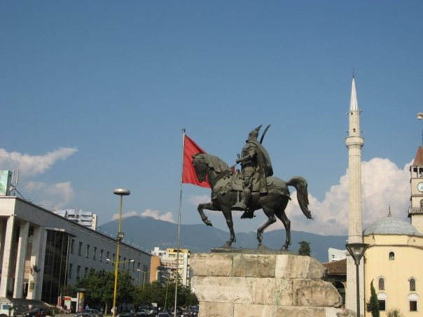 Skanderbeg Statue-地拉那必去景点