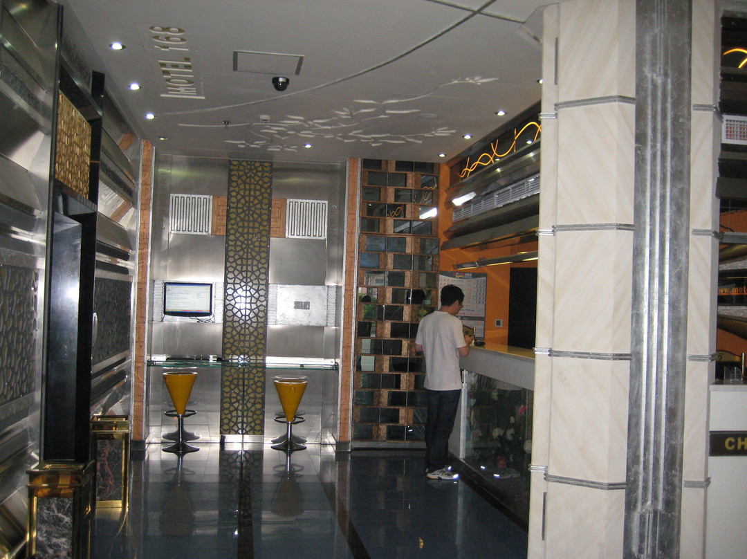 莫泰酒店(上海昌平路地铁站店)主图