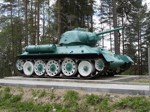 Tank T-34 and Mass Grave-Sambatuksa必去景点