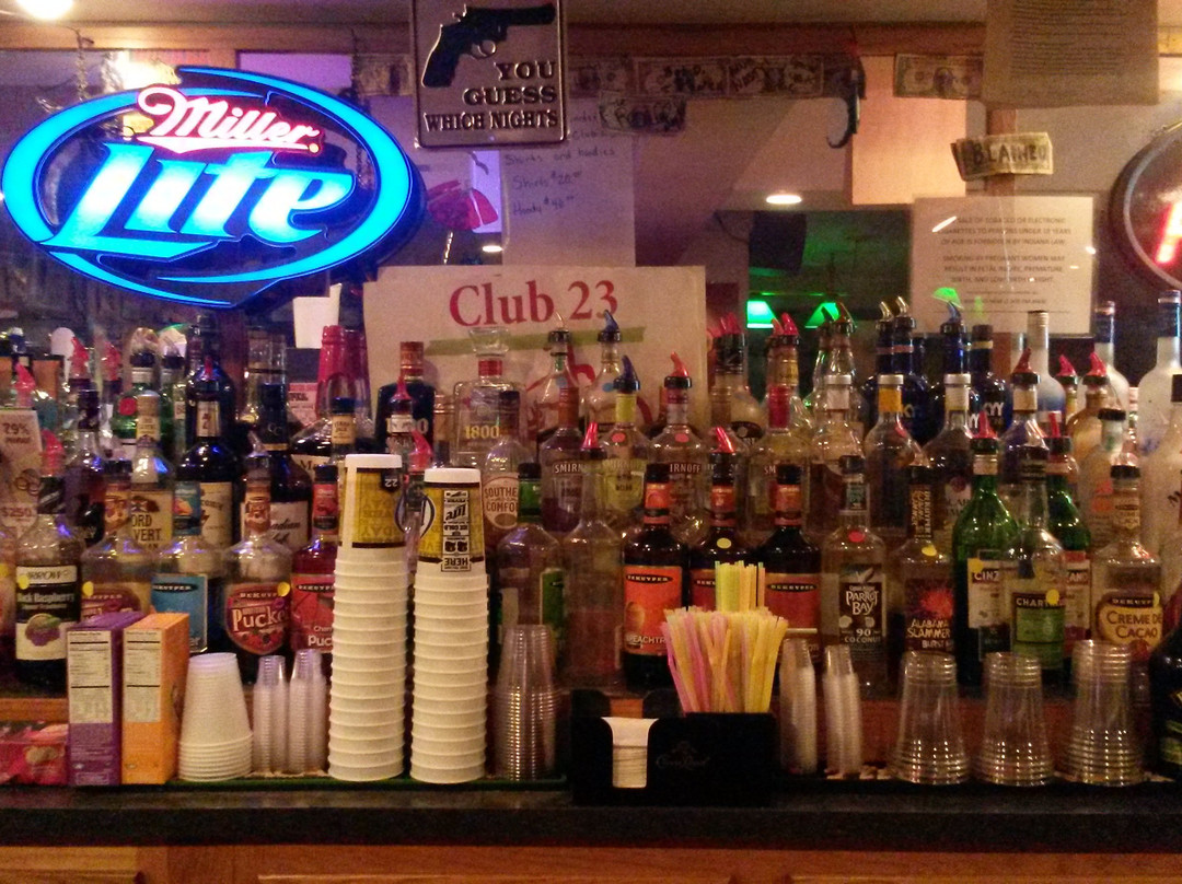 Grovertown餐馆和美食-Club 23 Bar & Grill