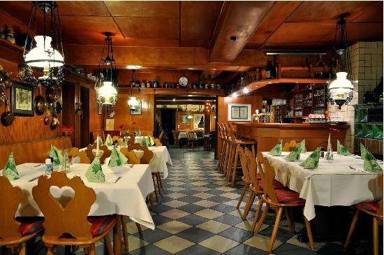 Kirchbracht餐馆和美食-Restaurant Zum Backer