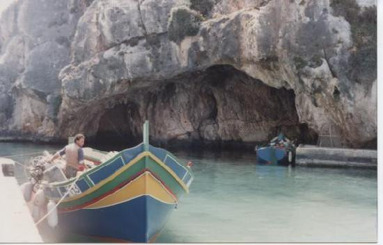Xlendi Beach, Cliff and Caves-Xlendi必去景点
