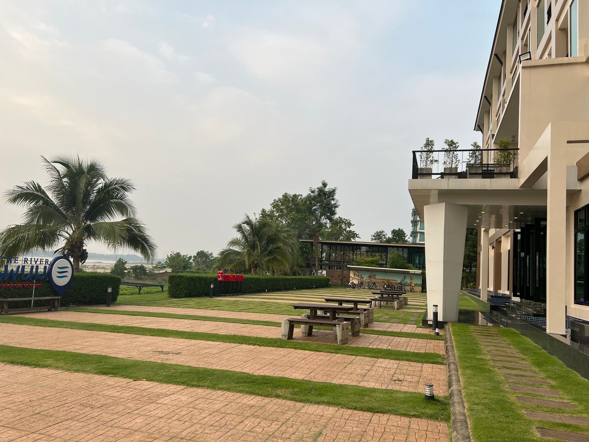 The River Hotel-官方