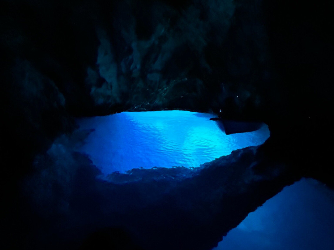 Blue Cave景点图片