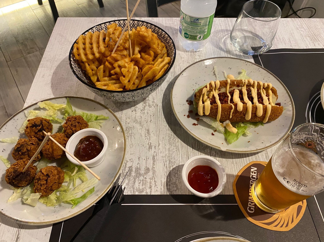 LIFE Restaurant pub