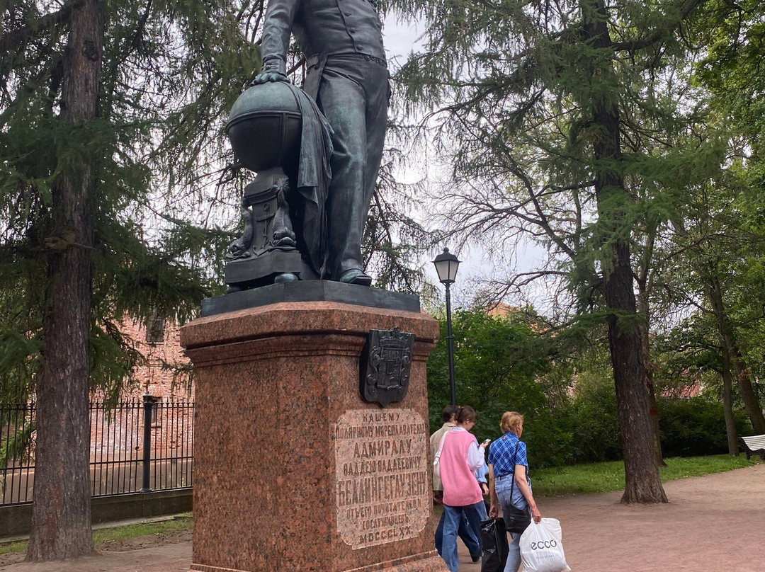 Monument to F.F. Bellingshausen景点图片