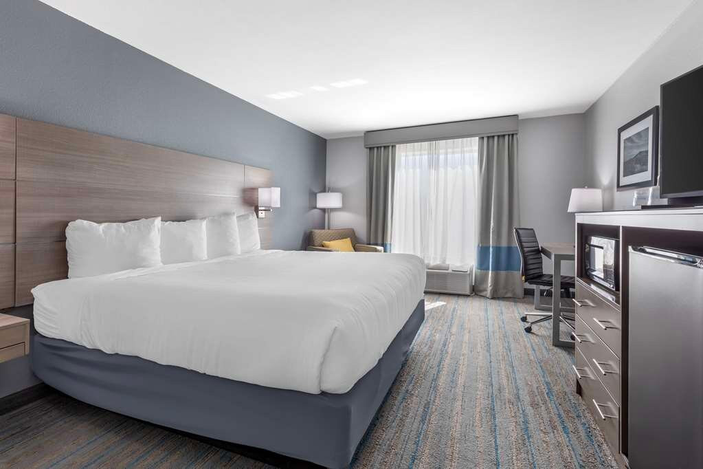 斯蒂芬维尔快捷假日及套房酒店主图