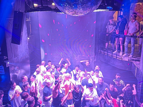 DJ站酒吧-曼谷必去景点