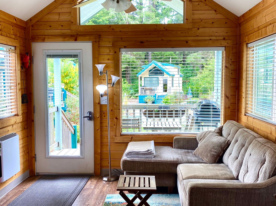 Sheltered Nook On Tillamook Bay主图