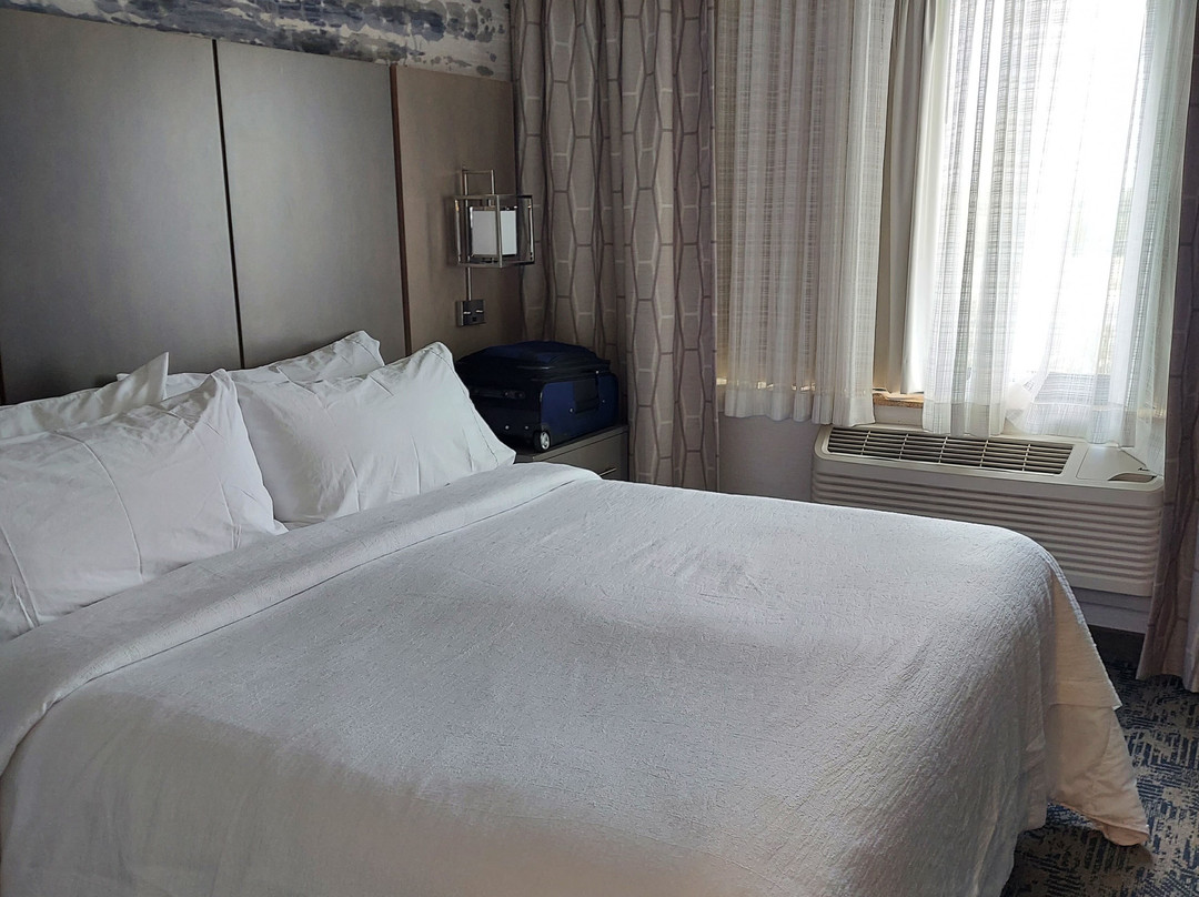 波特兰希尔顿合博套房酒店主图