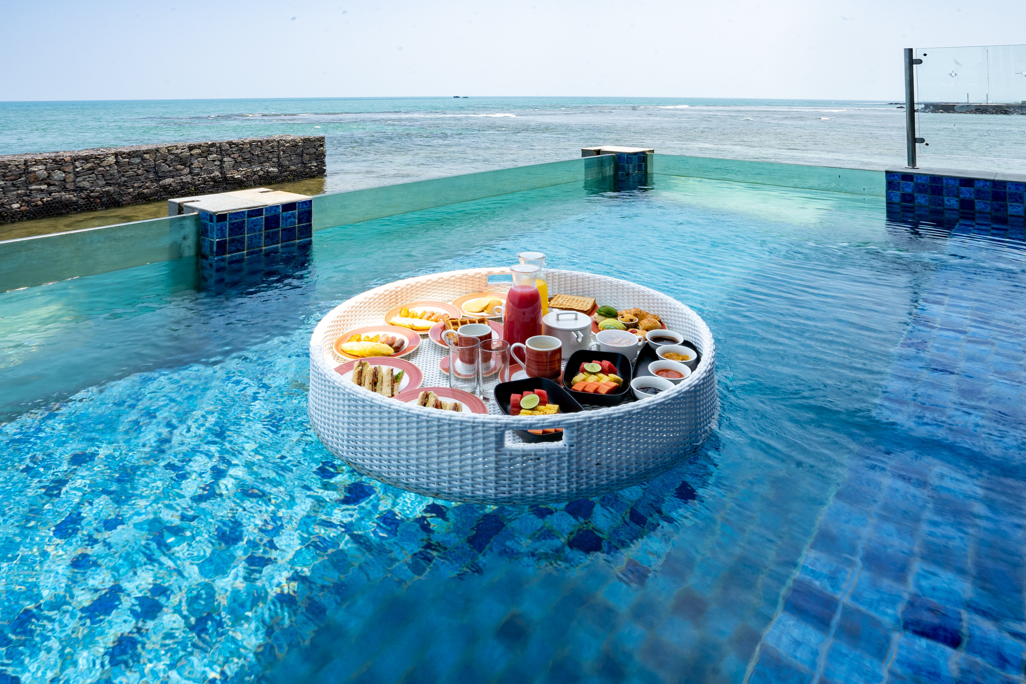 阿斯顿安亚海滩酒店-泳池