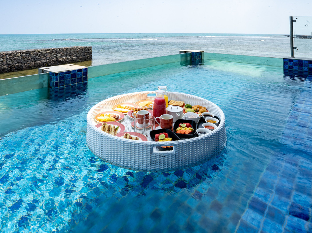 阿斯顿安亚海滩酒店主图