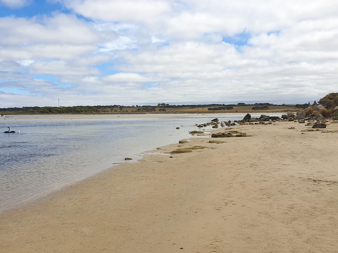 Estuary Beach景点图片