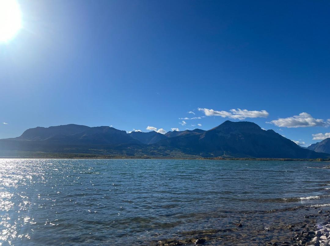 Cameron Lake景点图片