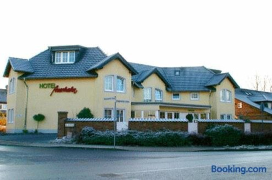 Pulheim酒店住宿-Hotel Auerhahn