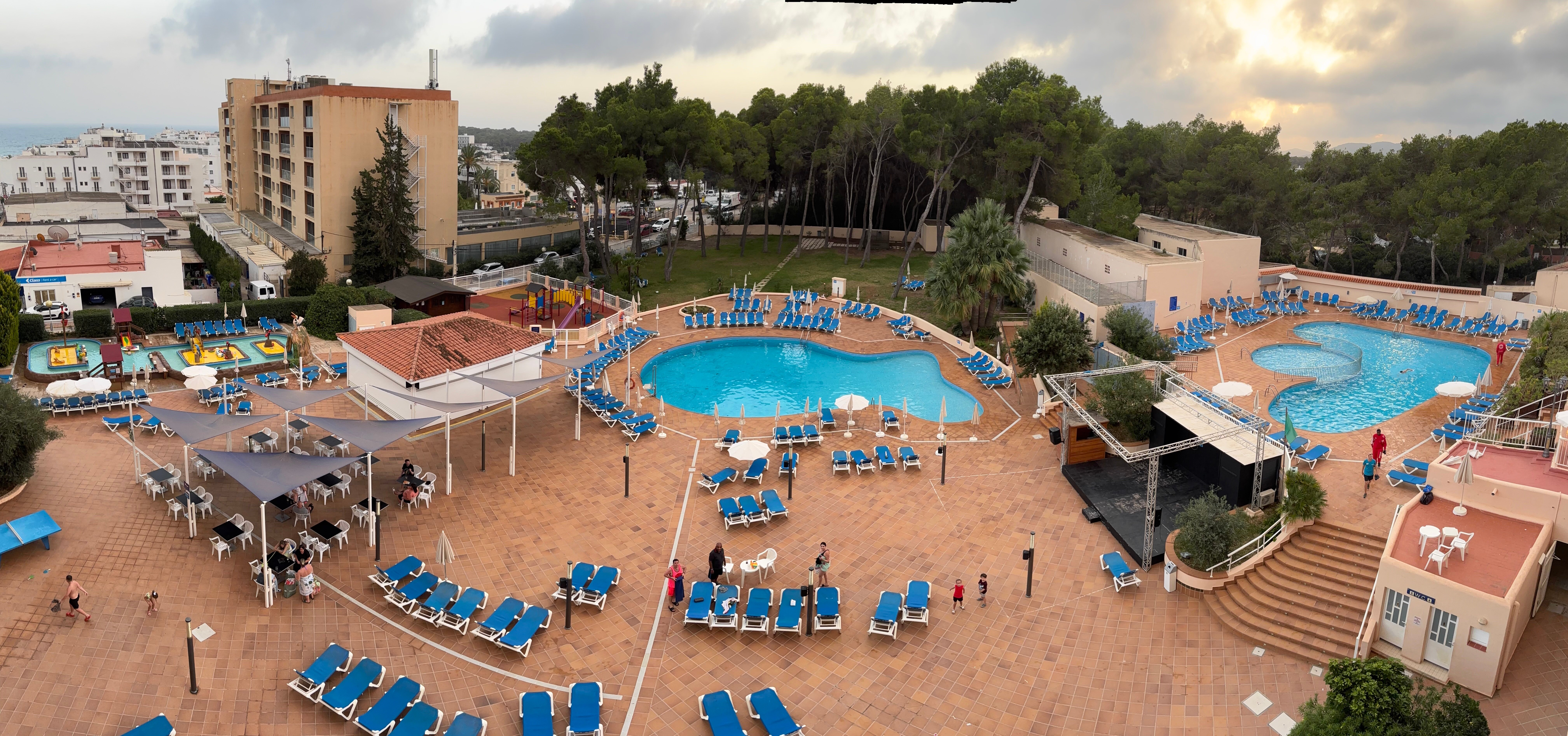 Invisa Hotel Ereso-泳池