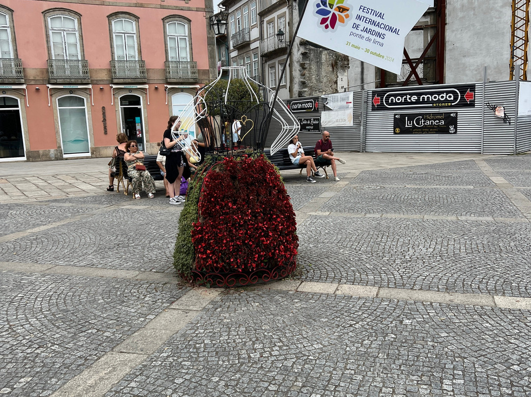 Largo de Camões景点图片