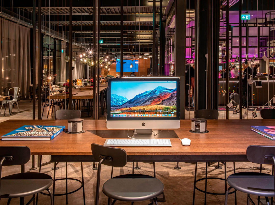MOXY London Heathrow Airport主图