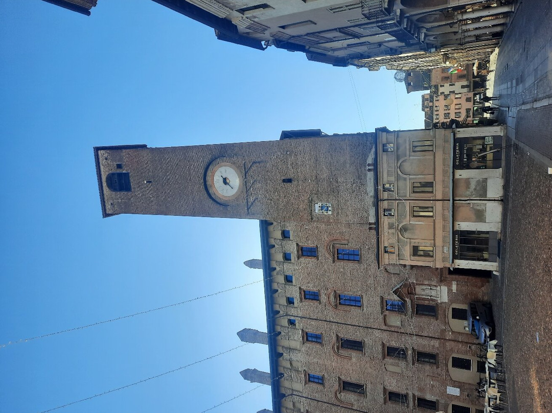 Piazza Broletto景点图片