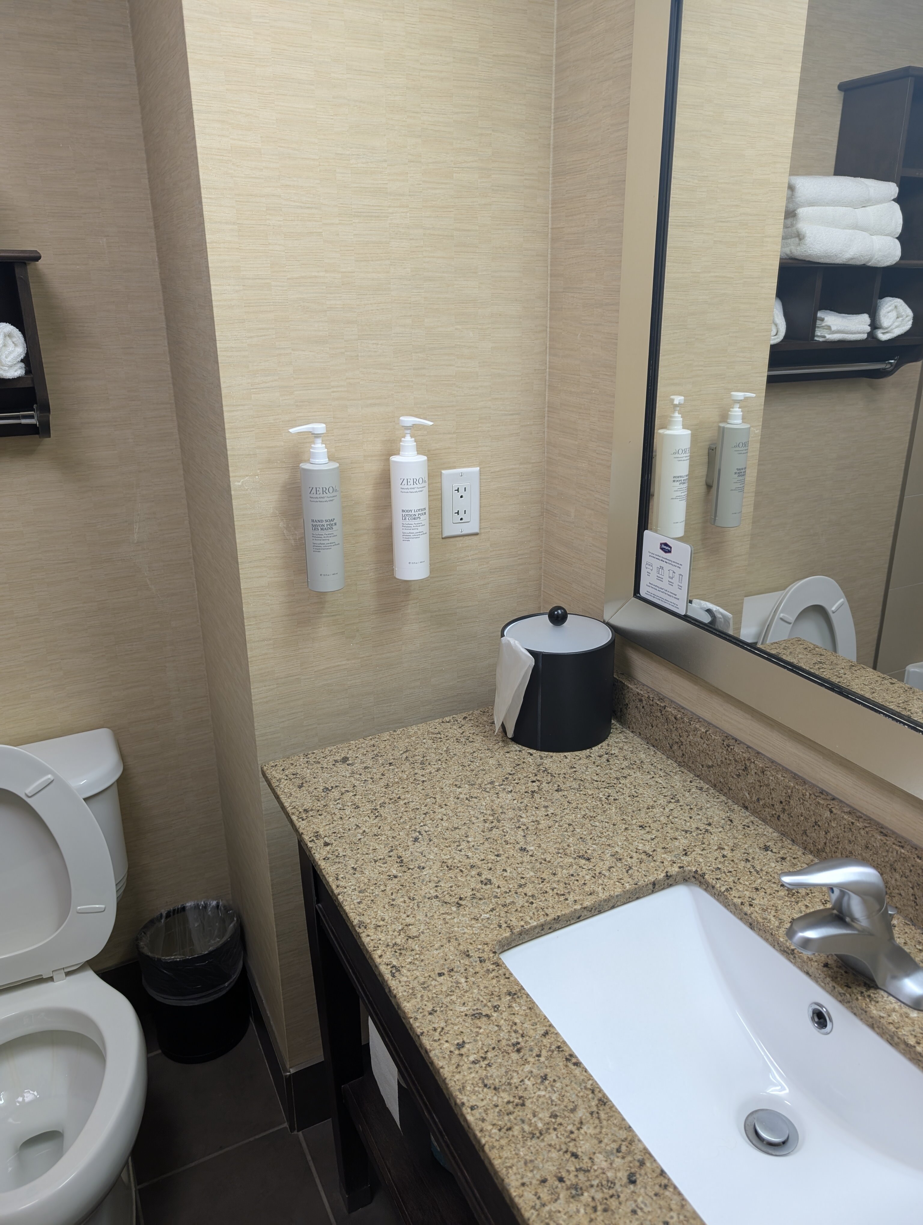 Hampton Inn by Hilton Elliot Lake, Ontario, Canada-浴室