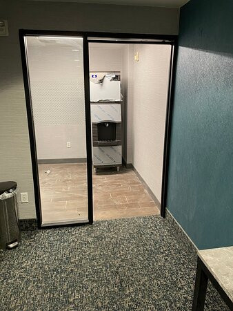 拉斯维加斯机场源宿酒店主图