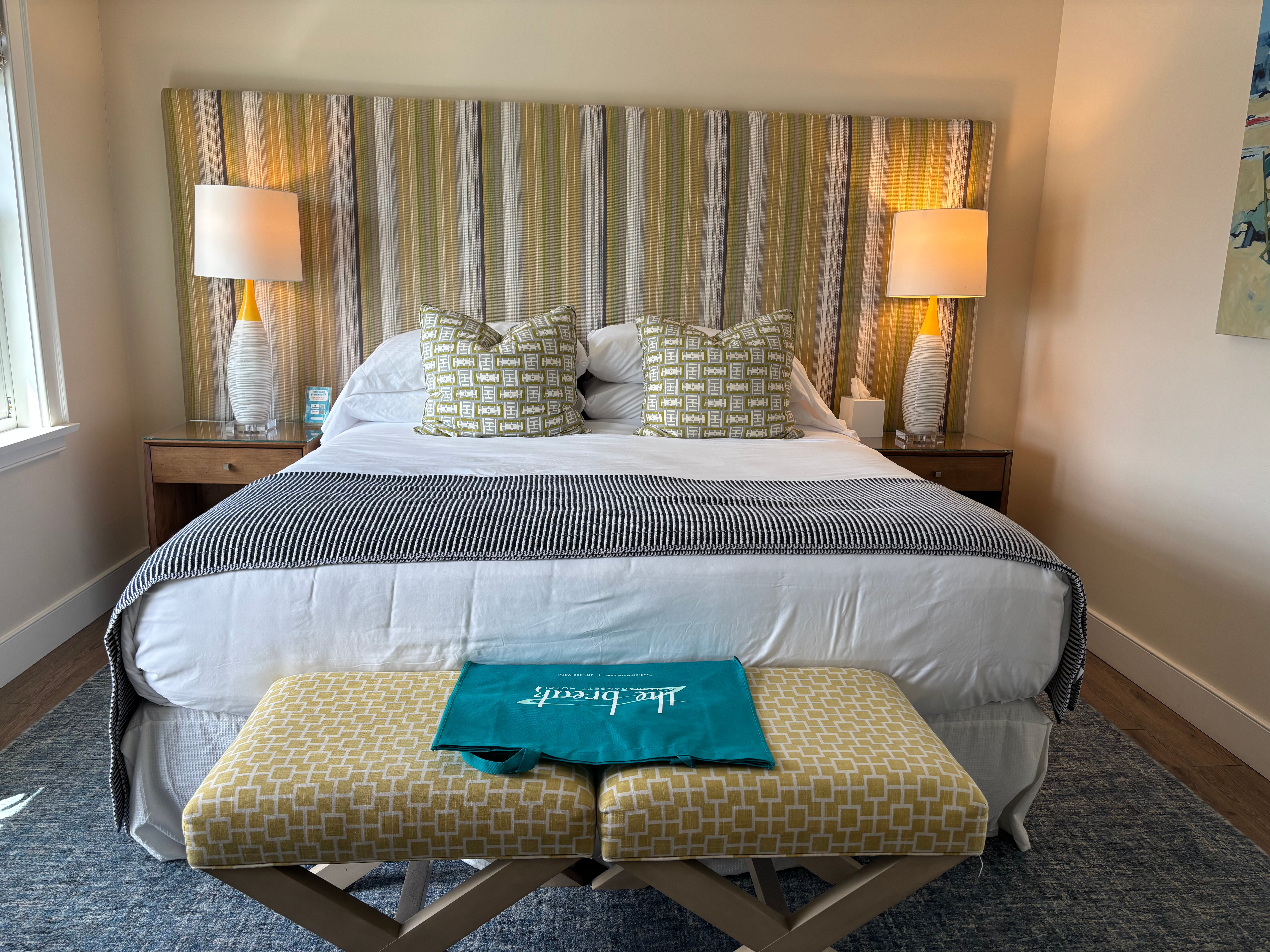 The Break Hotel-官方