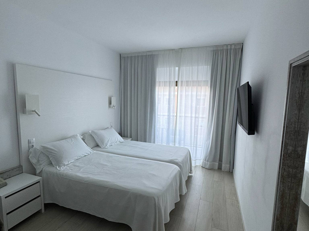 阿托隆酒店主图