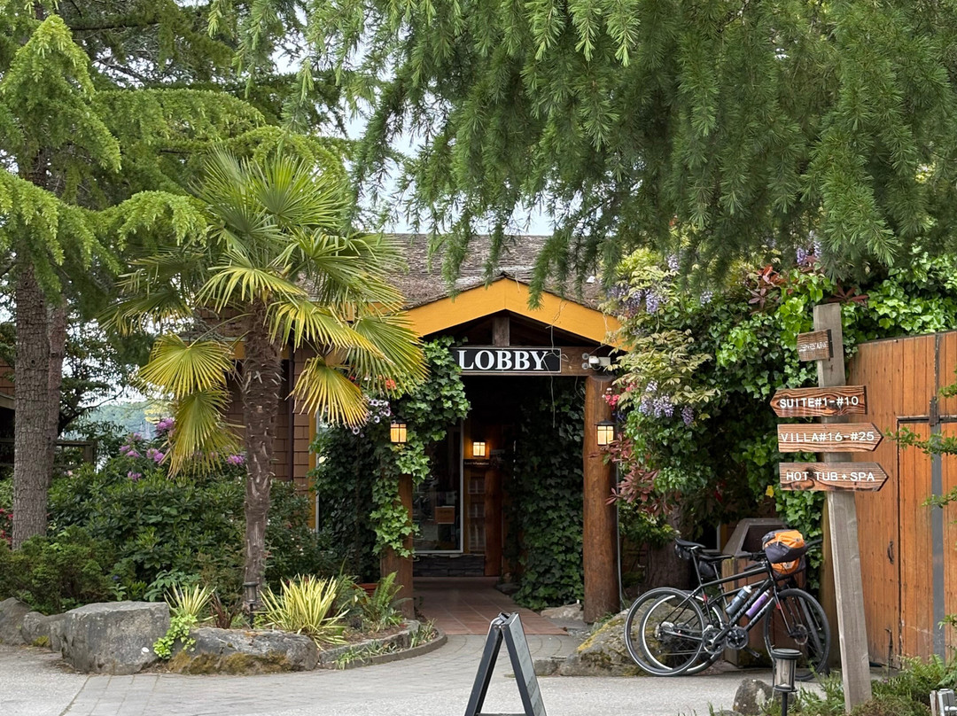 Galiano Oceanfront Inn and Spa主图