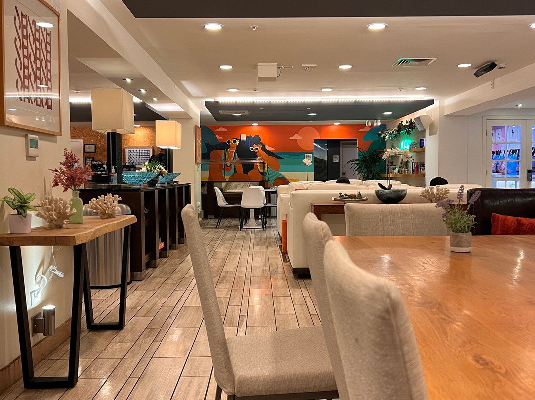 威基基万岁酒店主图