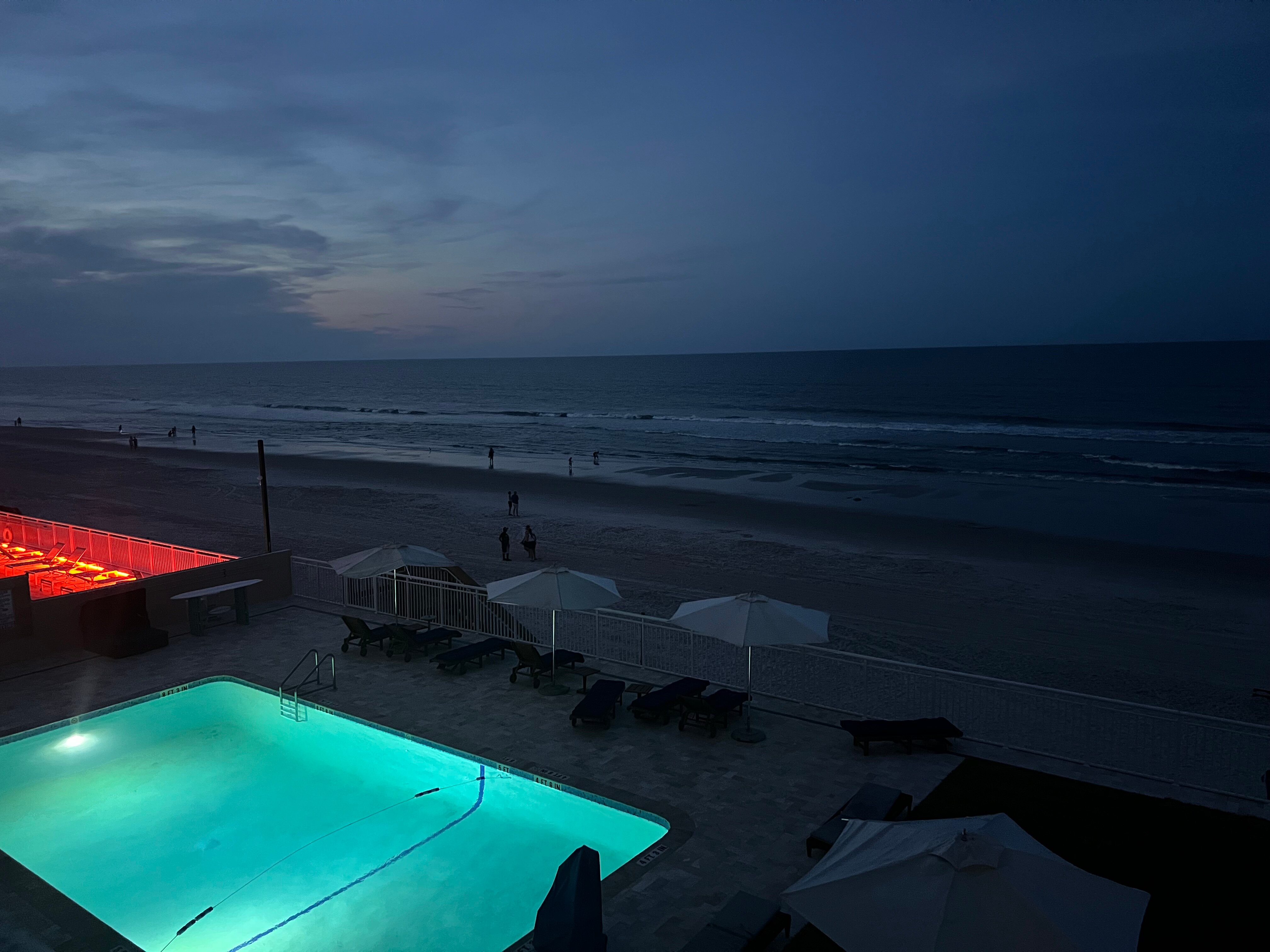 Beachside Hotel-泳池