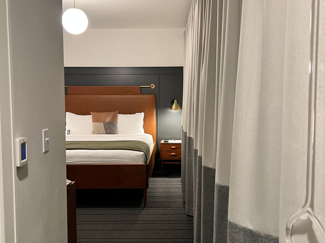 The State Hotel主图