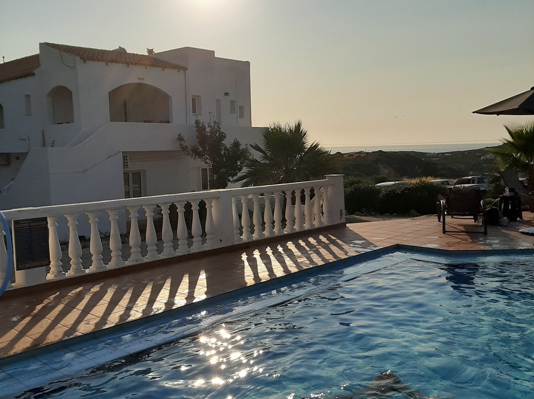 Amaka - Breakfast, Pool & Sunset Bar