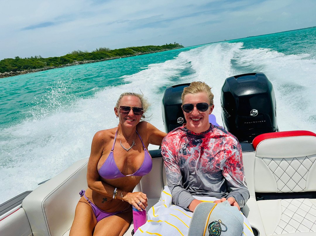 Thunderbird Sea Adventures-拿骚必去景点