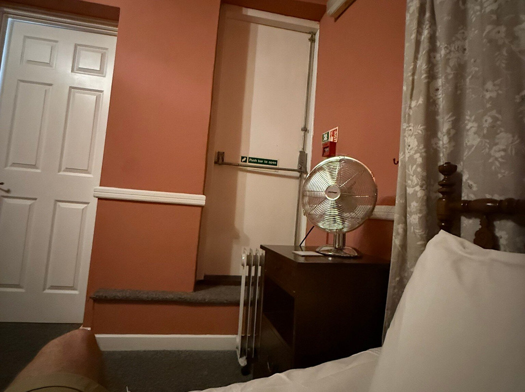 The George Hotel主图