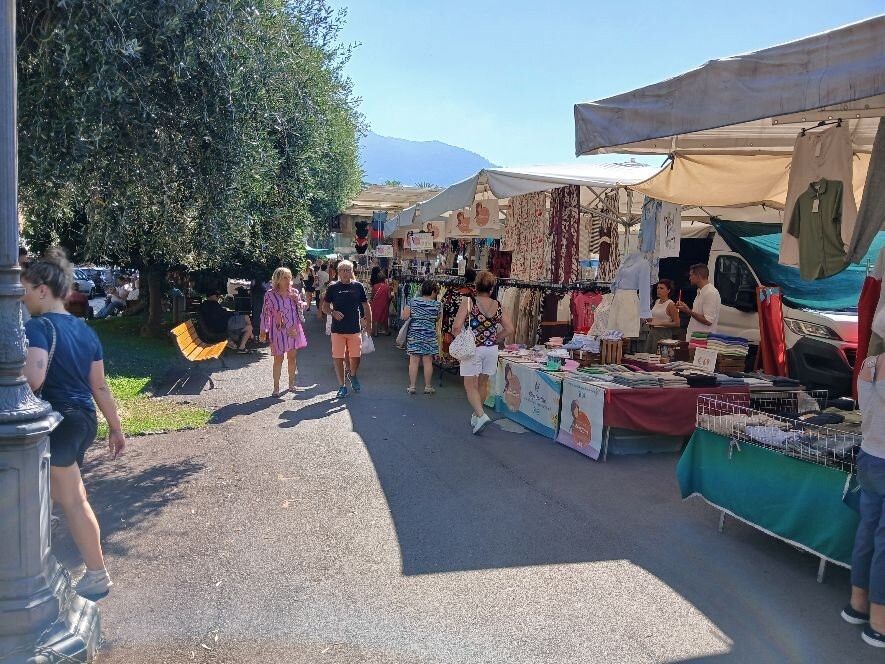 Mercato del giovedì-拉帕洛必去景点