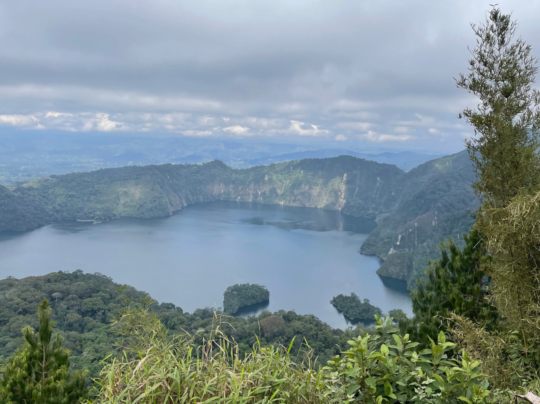 Ngozi Crater Lake-姆贝亚必去景点