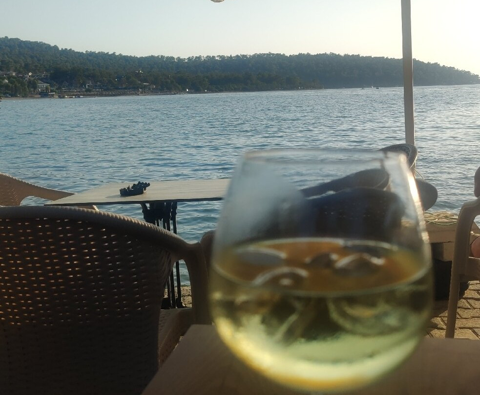 Liberte Bar-Akbuk必去景点