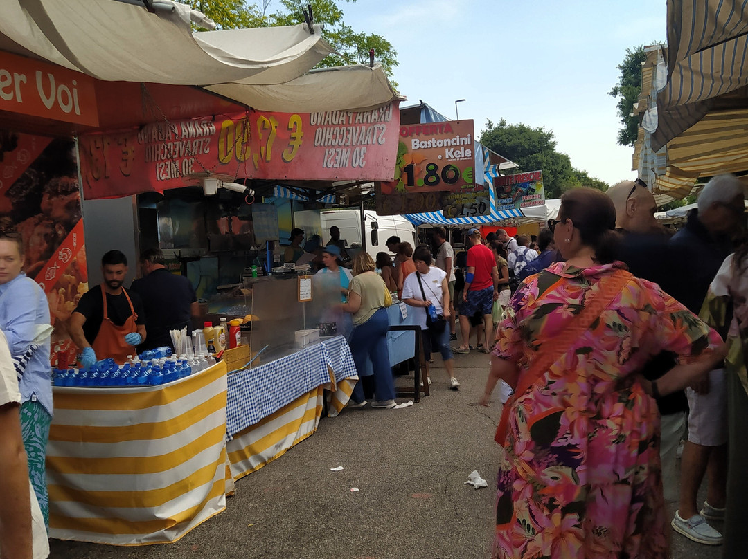 Mercato di Salò-萨罗必去景点