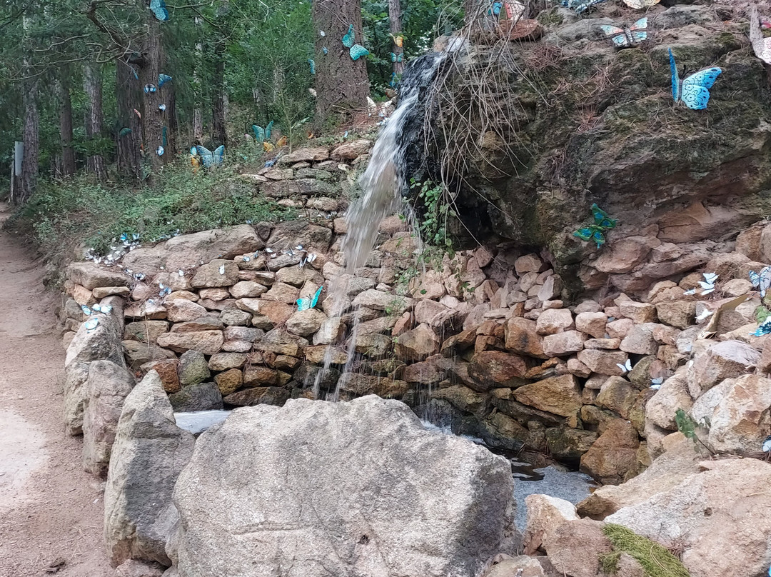 Chateau De Peufeilhoux-Vallon-en-Sully必去景点