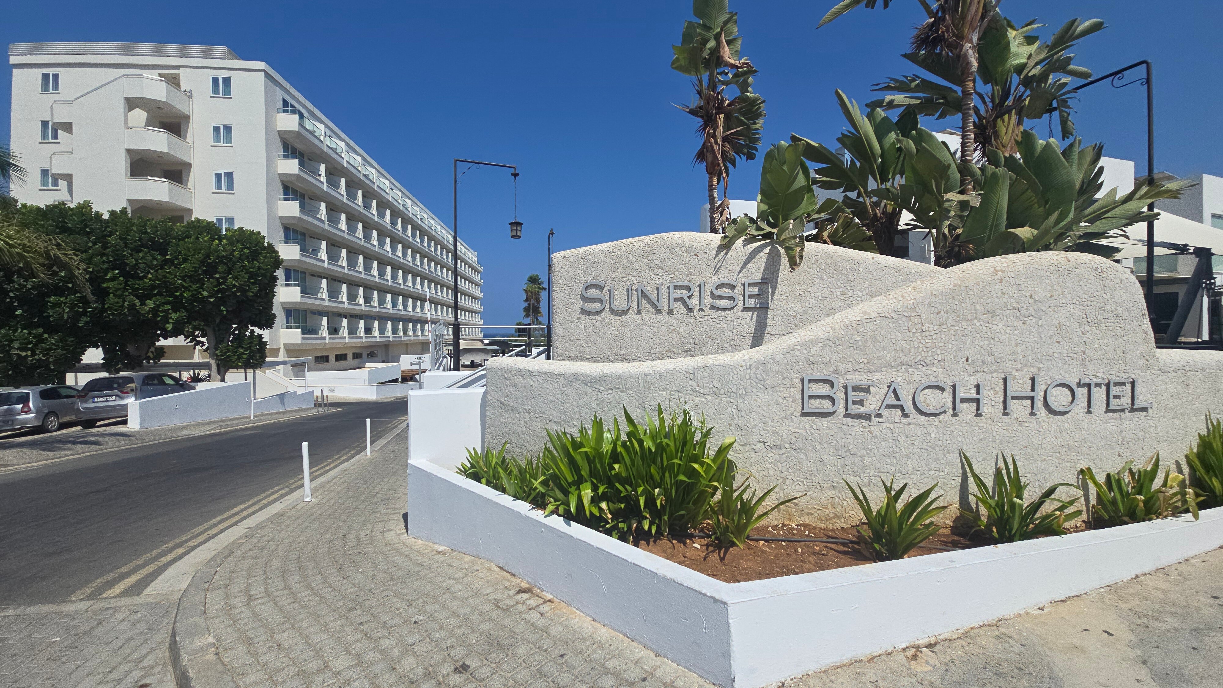 Sunrise Beach Hotel-官方