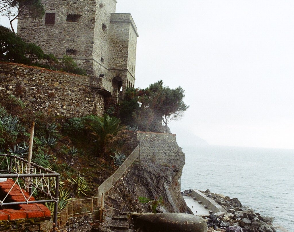 Torre Aurora-滨海蒙特罗梭必去景点