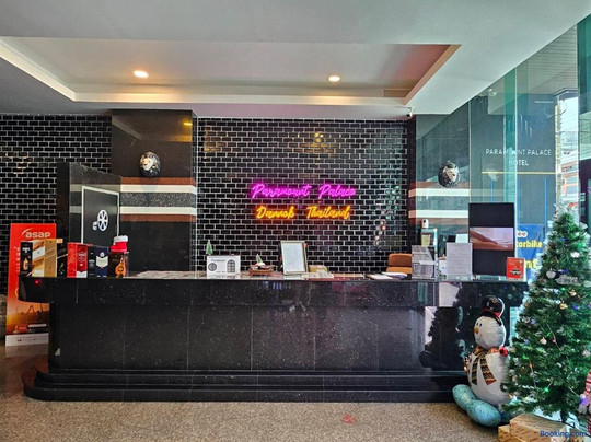 Paramount Palace Hotel