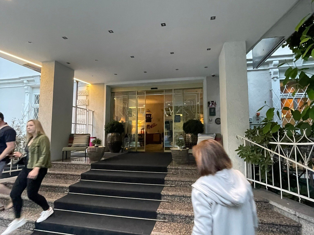 卡尔顿别墅酒店主图