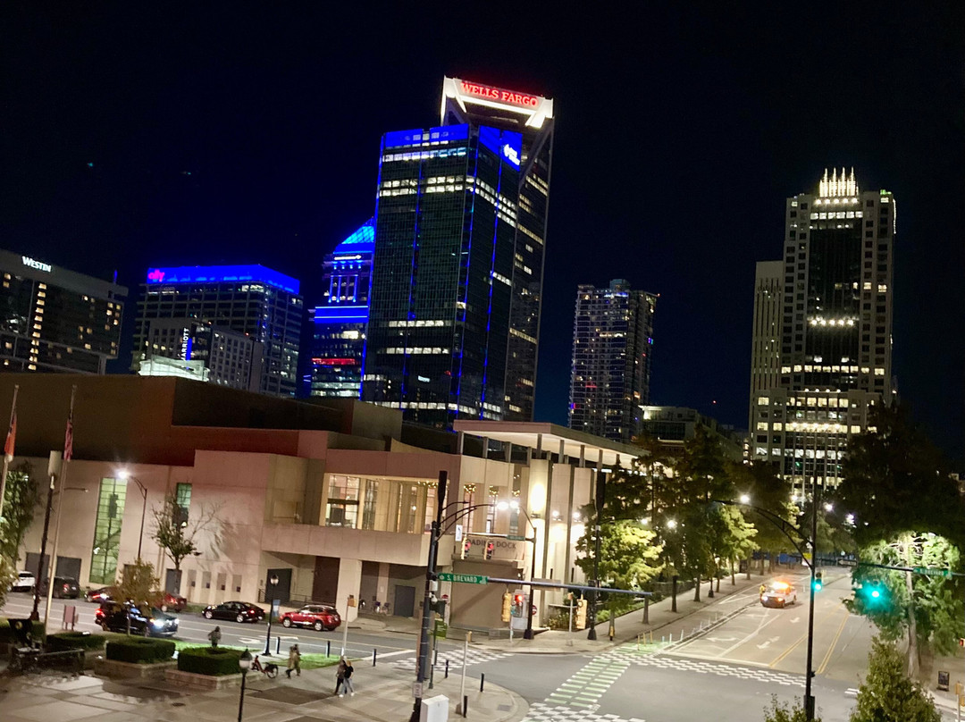 Embassy Suites by Hilton Charlotte Uptown主图