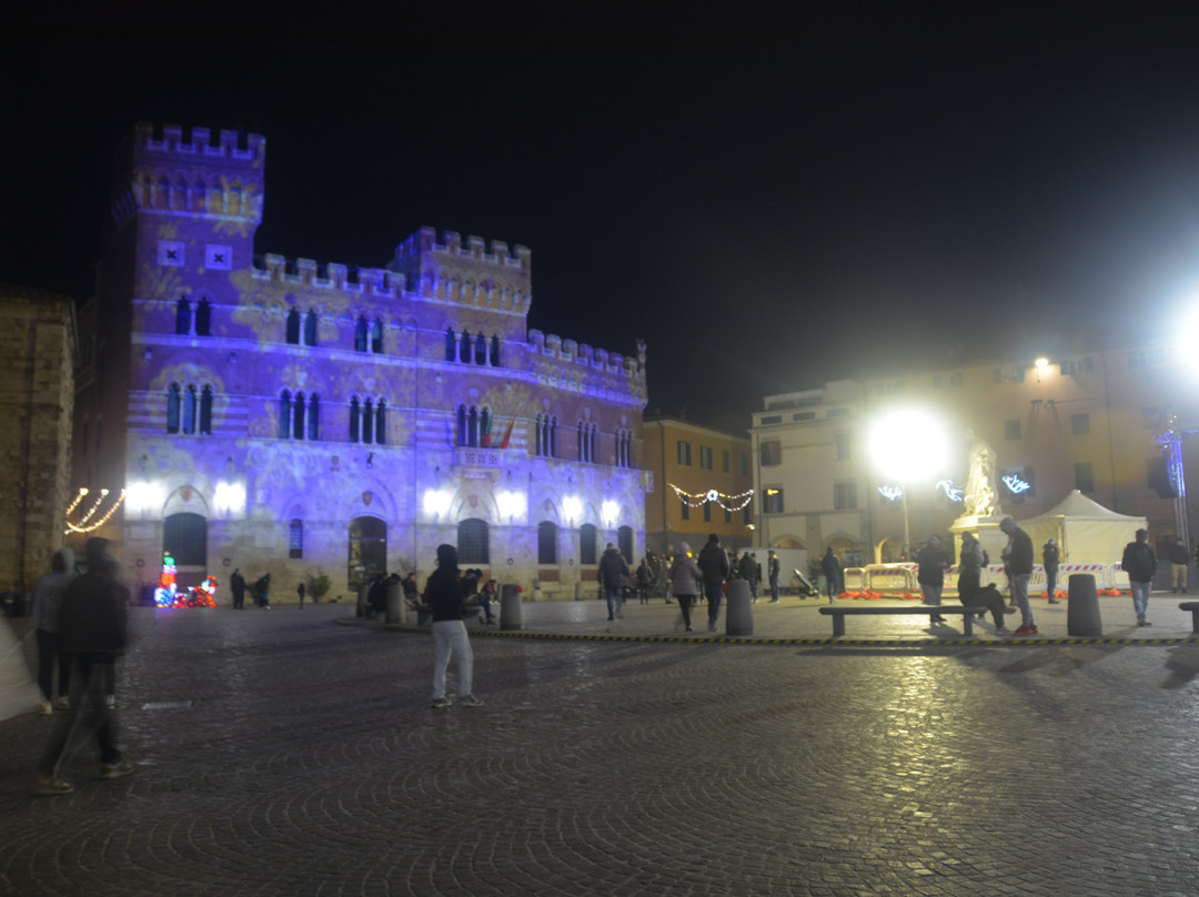 Piazza Dante-格罗塞托必去景点