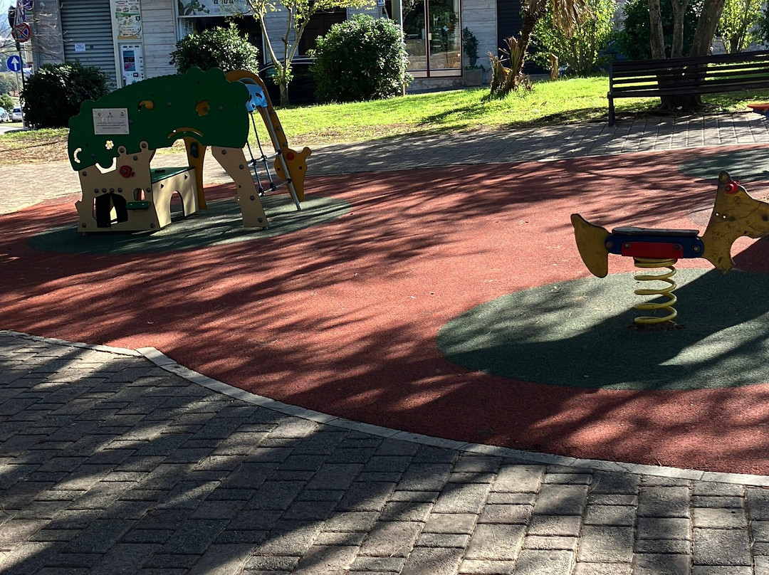 Playground Parco Pubblico-洛科罗通多必去景点
